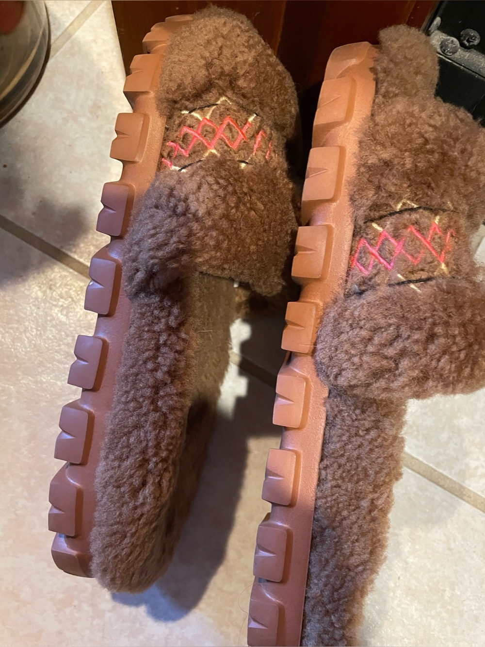 UGG Brown Sheepskin Slide Slippers with Pink Stitching - size 8 - Picture 3 of 5